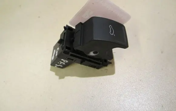 Volkswagen PASSAT B8 Tailgate opening switch 3G0959831
