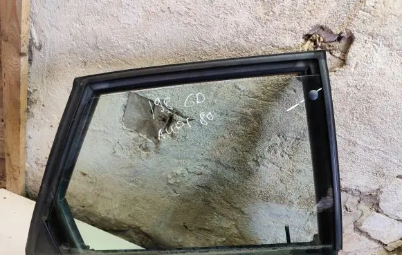 Audi 80 90 B3 Rear door window/glass frame 43R001193 AS2M223DOT25