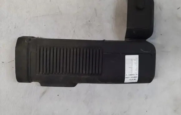 Volkswagen Jetta VI Engine cover (trim) 5C6806441