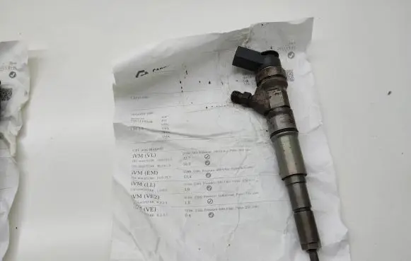 BMW 5 E60 E61 Fuel injector 0445110209