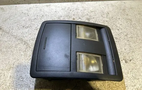 Dodge Challenger Front seat light 1112426 851805