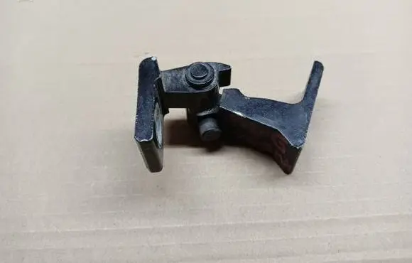 Volkswagen PASSAT B8 Rear door upper hinge 