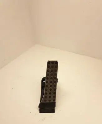 Mercedes-Benz C W205 Accelerator throttle pedal A2053000104