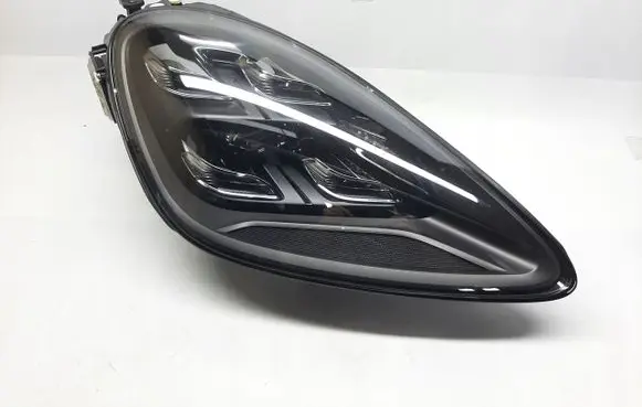 Tailgate rear/tail lights