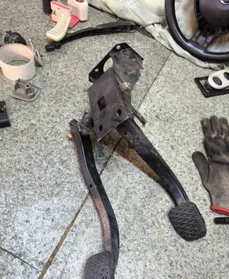 BMW 3 E30 Brake pedal 