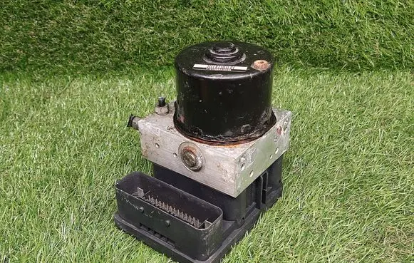 Ford Focus ABS Pump 3M512C405HC
