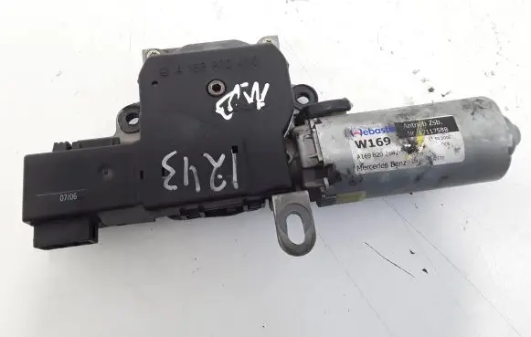 Mercedes-Benz A W169 Electric sunroof installation 1698202542