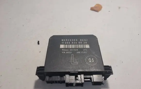 Mercedes-Benz C W203 Door control unit/module 2038206526 351369