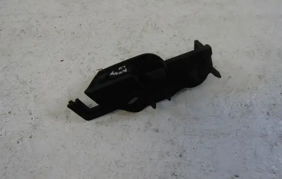 Front bumper mounting bracket