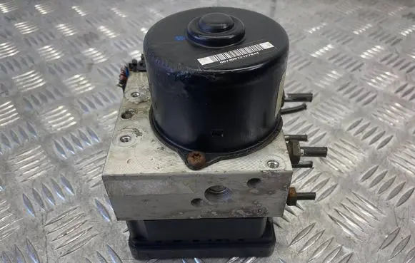 Ford Focus ABS Pump 2M512M110EE 5WK84031