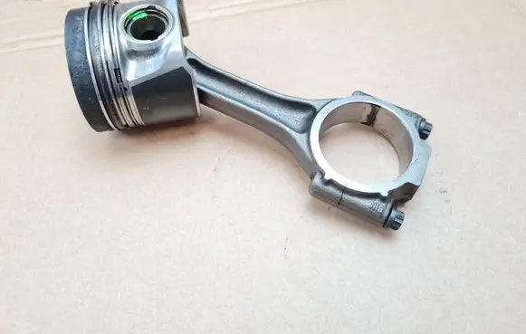 Volkswagen PASSAT B7 Piston with connecting rod 038J BHS