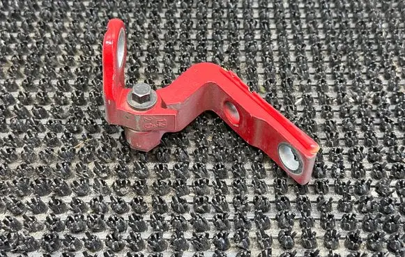 Volvo V40 Front door lower hinge 31352691