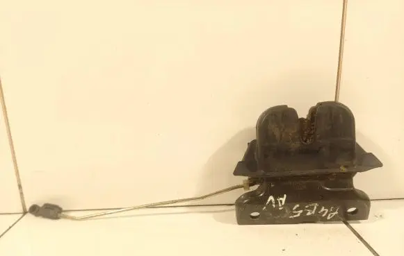 Audi A4 S4 B5 8D Tailgate/trunk/boot lock/catch/latch 8D9827520A