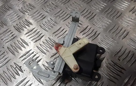 Nissan Primera Air flap motor/actuator 3T05030820 020107