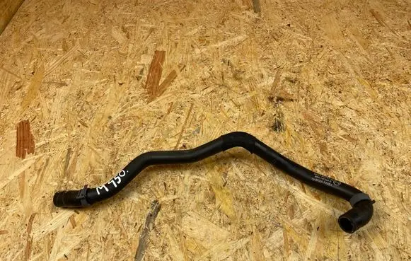 Audi A4 S4 B9 8W Engine coolant pipe/hose 8W0145947E