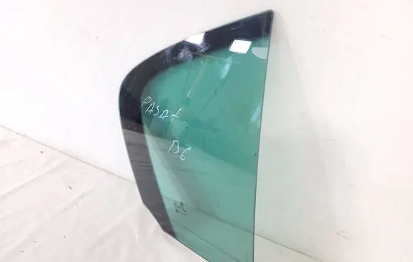 Volkswagen PASSAT B6 Rear vent window glass 43R009628 A011404