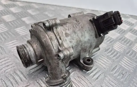 BMW 5 F10 F11 Water pump 7597715