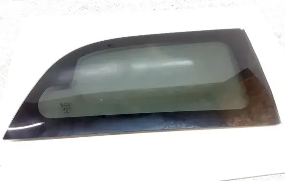 Chrysler Town & Country V Rear side window E000215