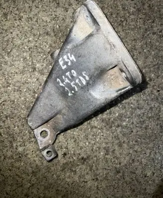 BMW 5 E34 Engine mounting bracket 1135764