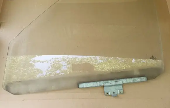 Volkswagen Golf II Front door window glass four-door 193845201C 191837571A