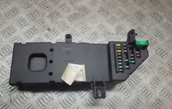 Opel Vectra C High voltage junction box 