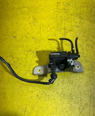 Opel Zafira C Vacuum valve 
