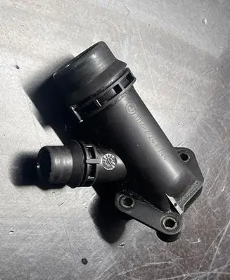 BMW 3 E90 E91 Thermostat/thermostat housing 2247744