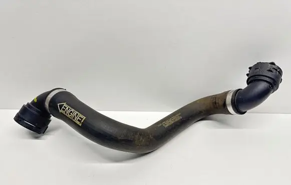 Engine coolant pipe/hose