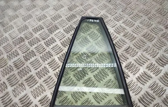 Toyota RAV 4 (XA40) Rear vent window glass 