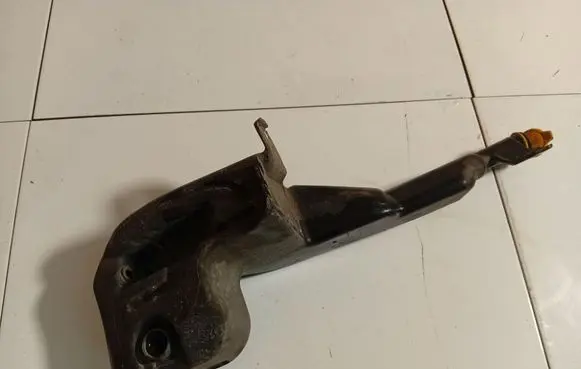 Nissan Primera Windshield washer fluid reservoir/tank 