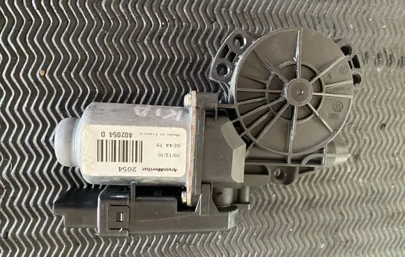 KIA Ceed Front door window regulator motor 440850C