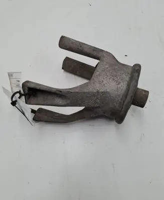 Volkswagen Transporter - Caravelle T5 Engine mount bracket 7E0199849