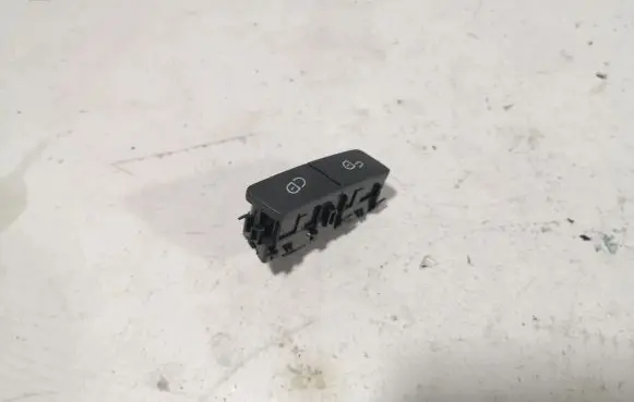 Mercedes-Benz C W204 Central locking switch button A2049058502 10023299