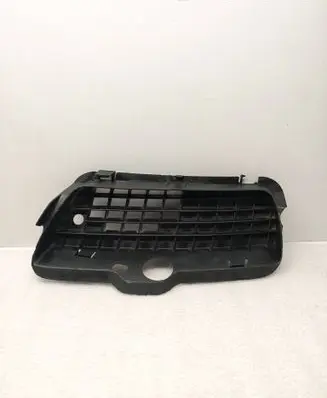 Volkswagen Golf III Front bumper lower grill 1H6853666