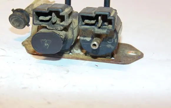 Mitsubishi Pajero Sport I Turbo solenoid valve MR577056 K5T80296