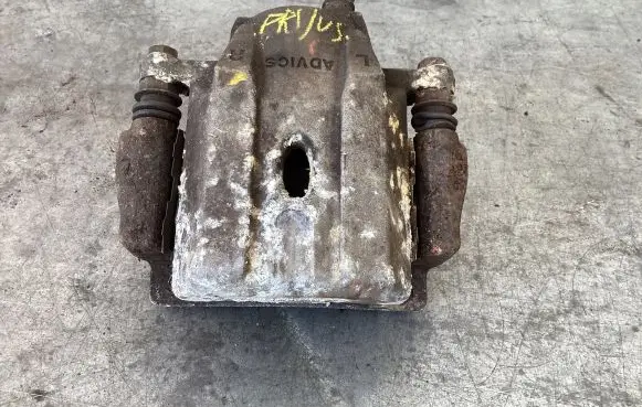 Toyota Prius (XW20) Front brake caliper