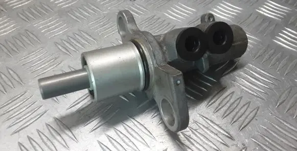Audi A6 S6 C5 4B Master brake cylinder