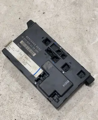 Mercedes-Benz E W211 Door control unit/module 2118200326 356801 8021398