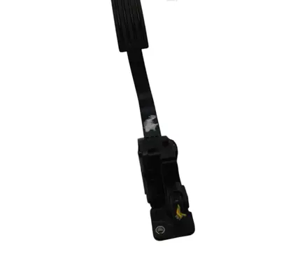 Accelerator throttle pedal