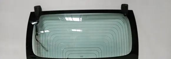 Peugeot 107 Rear windscreen/windshield window Y433KAMAX