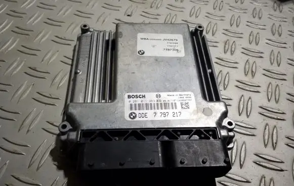 BMW 1 E81 E87 Engine control unit/module 0281011963 DDE7797217 1039S07797