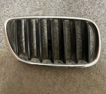 BMW X3 E83 Front bumper upper radiator grill 51113420088