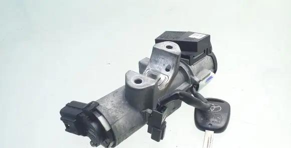 Toyota Avensis T250 Ignition lock 736661A