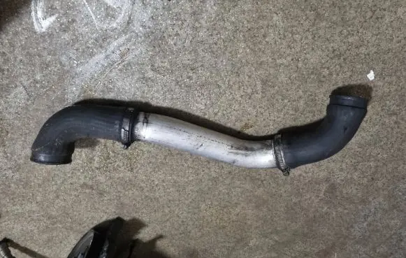 BMW 5 E39 Intercooler hose/pipe 11612217993