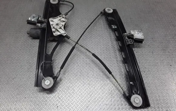 Mercedes-Benz E W211 Front door window regulator with motor A2117200246