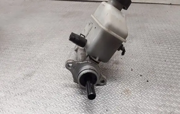 Hyundai i30 Master brake cylinder
