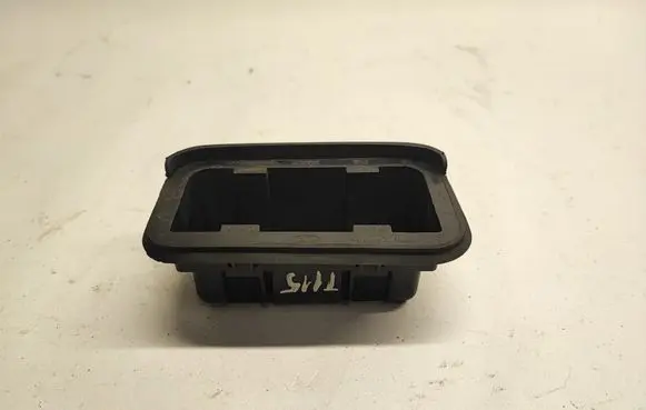Ford Mustang V Quarter panel pressure vent 4R3363278C26BA