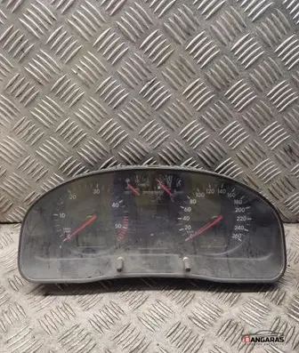 Volkswagen PASSAT B5 Speedometer (instrument cluster) 3b0920802a