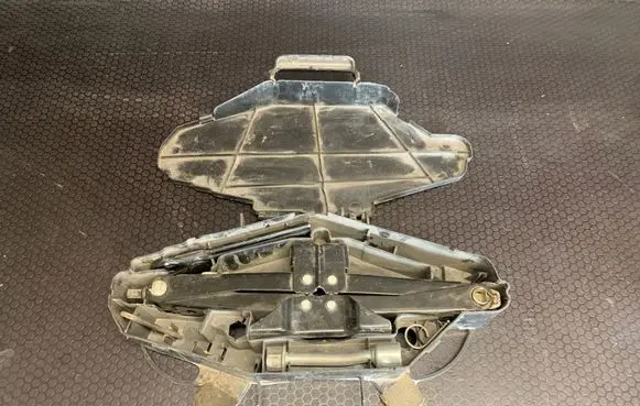 Renault Trafic II (X83) Tool set 8200301002 212193 93852218