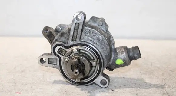 Volvo XC70 Vacuum pump 30731825